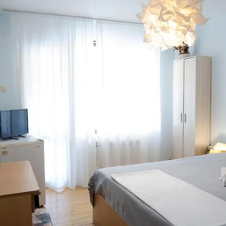 Mikra Affittacamere 3*